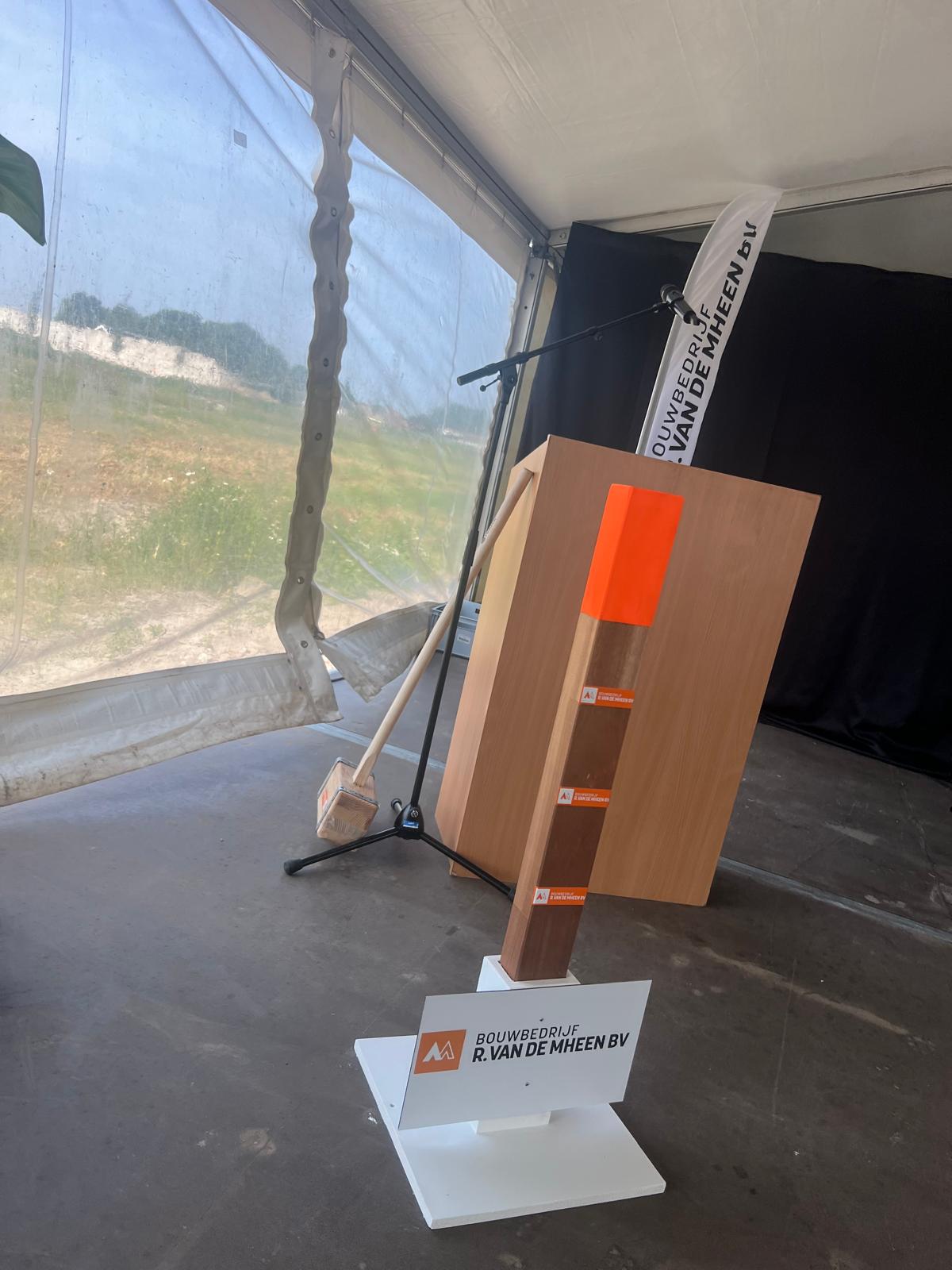 Interactieve naambeleving tijdens bouwopeningen voor Van de Mheen - Eerste paal